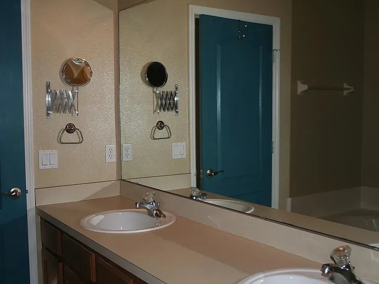 10545 Eastpark Woods Dr — Photo 15
