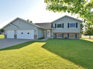 2049 Harbour Oak Dr SE, Owatonna, MN 55060