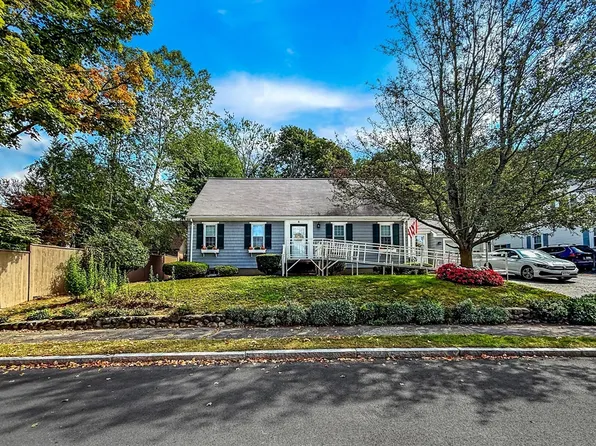 8 Thorndike Rd, Wakefield, MA 01880