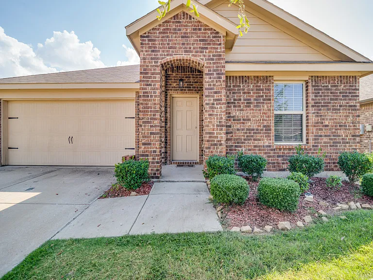2302 Tombstone Rd — Photo 2