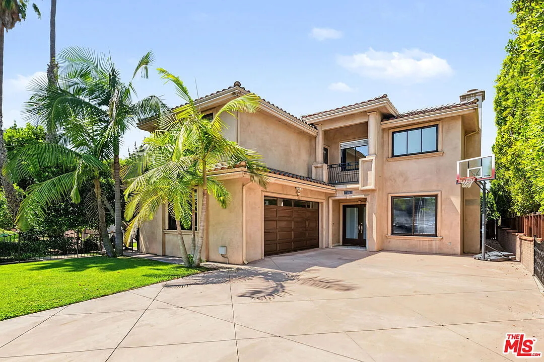 6 bed, 5.5 bath, 4911 sqft, $15,000 — Photo 1