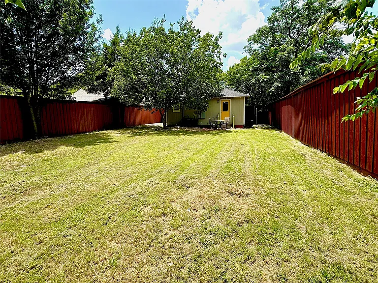 6834 Victoria Ave — Photo 10