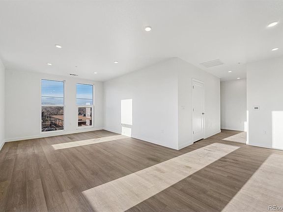 4th image of 639 29th St #200