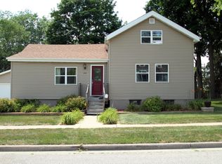 1214 S 9th St, Watertown, WI 53094