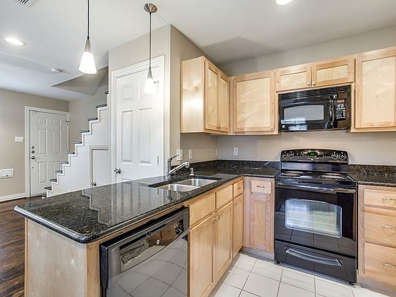 5th image of 4751 Bradford Dr APT B