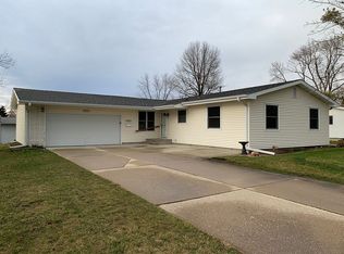 5116 Johnson Ave SW, Cedar Rapids, IA 52404