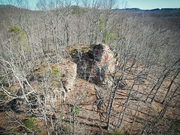 3rd image of 1 Whispering Woods Rd