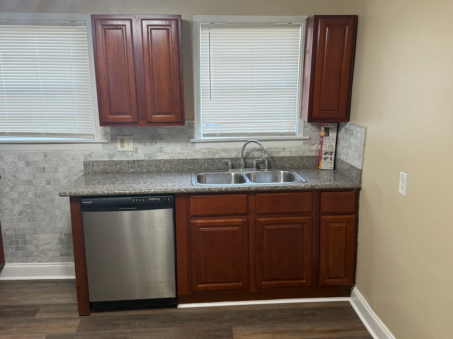 1 bed, 800 sqft, $1,350 — Photo 2