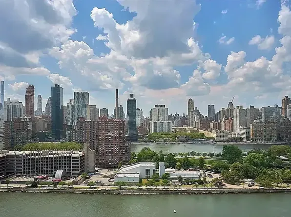 34-46 Vernon Boulevard image 15 of 18