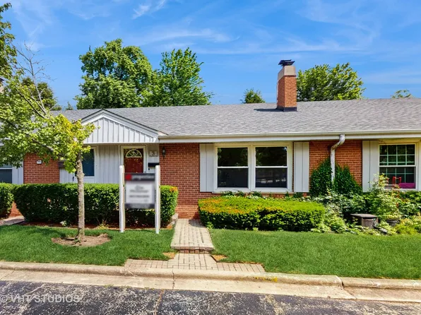 3 Robin Hood Ln, Northfield, IL 60093