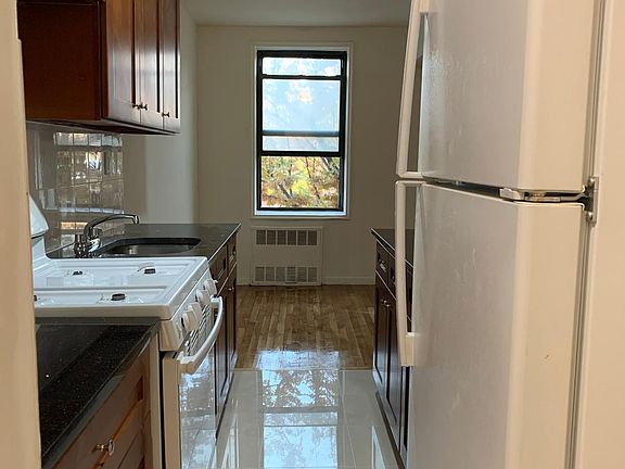 5th image of 14943 35th Ave APT 5H