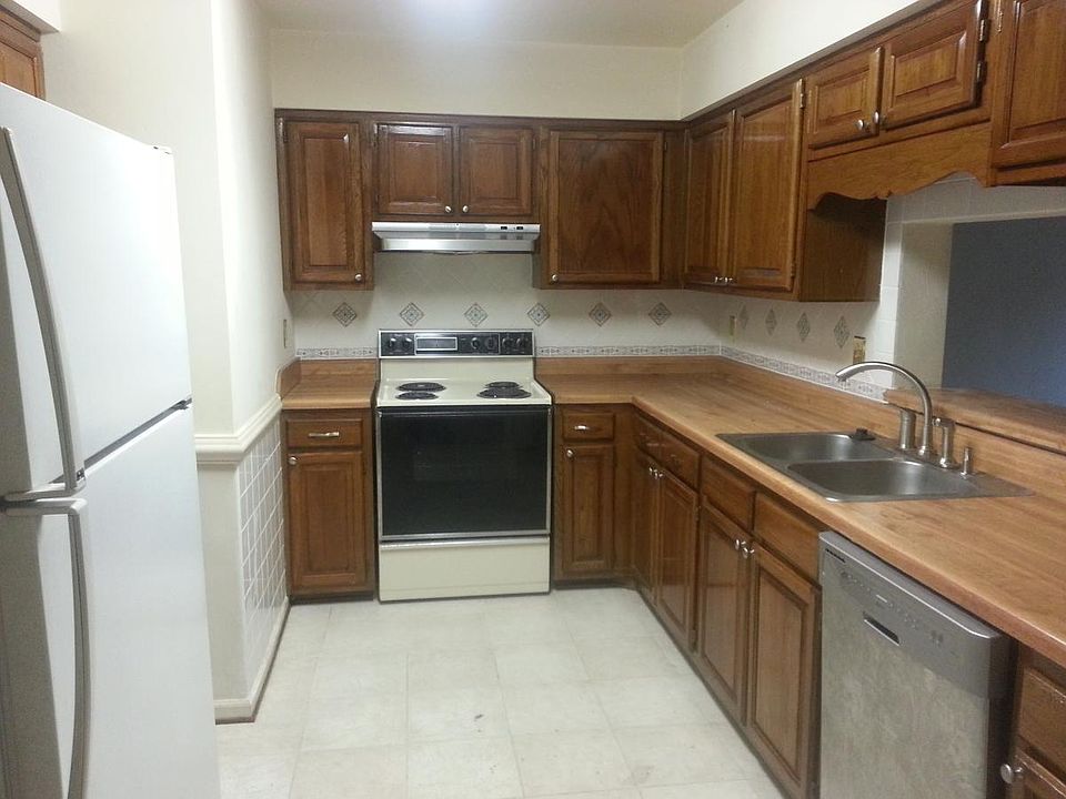 2nd image of 4833 Woods Edge Rd
