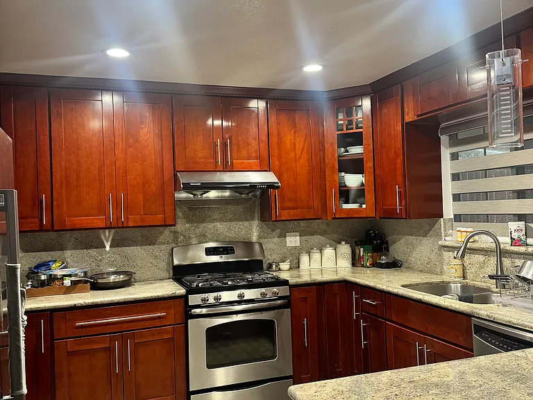2142 Sleepy Hollow Ave — Photo 6