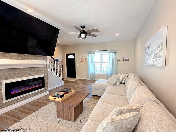 4th image of 2364 School House Rd