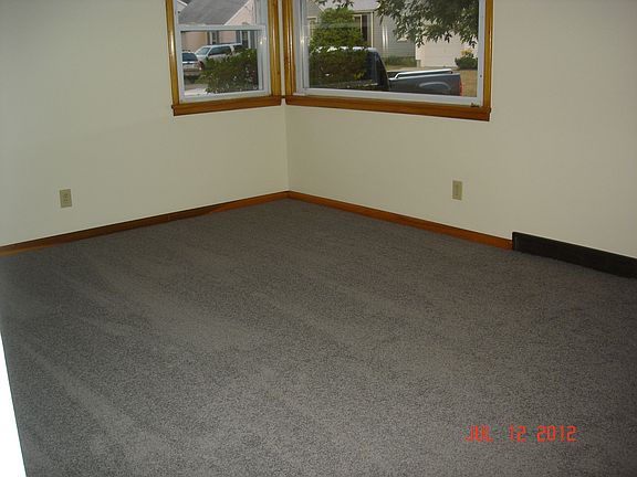 5th image of 237 Devinney Ave