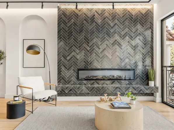 24 Belvedere Street image 2 of 27