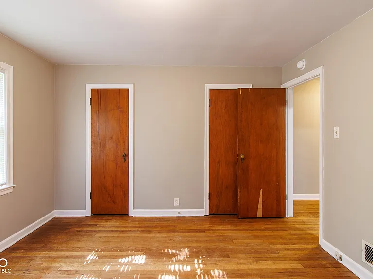 6149 Broadway St — Photo 12