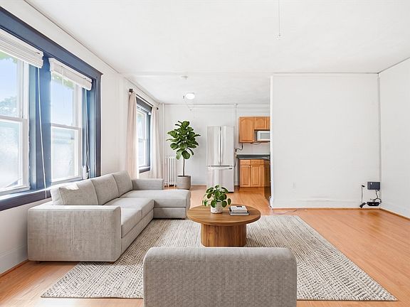 3rd image of 1607 Commonwealth Ave APT 4