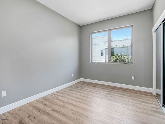 3rd image of 11753 Iowa Ave #201