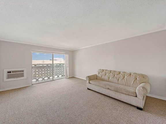 4th image of 3220 Bayview Dr APT 301