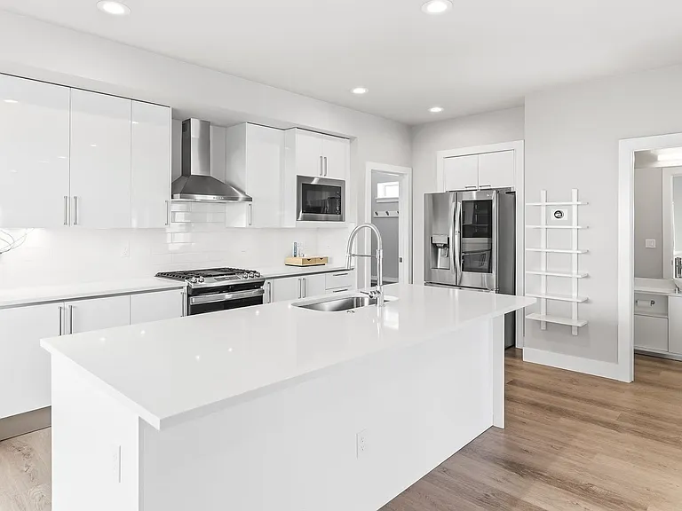 16536 SE Pleasant Valley Pkwy — Photo 8