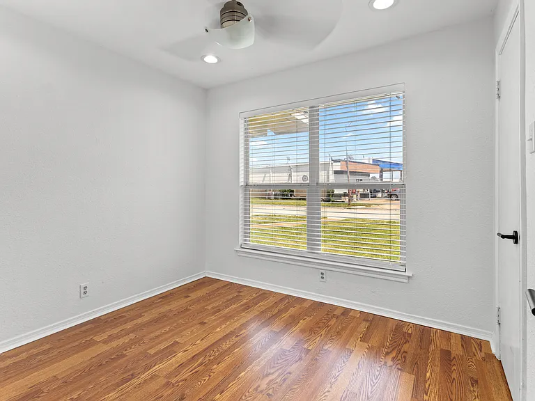 3611 Bonzer St — Photo 8