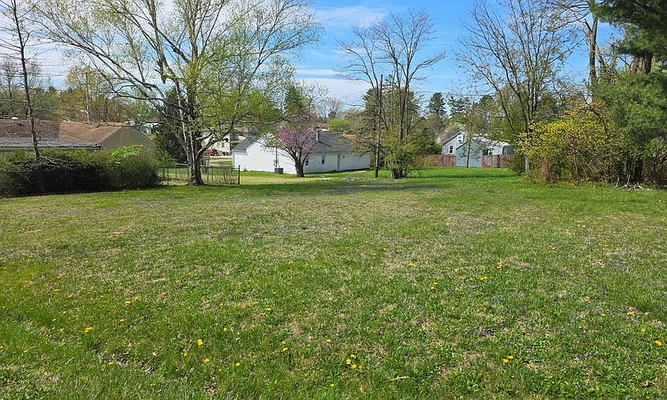1st image of 326 Oak Ln