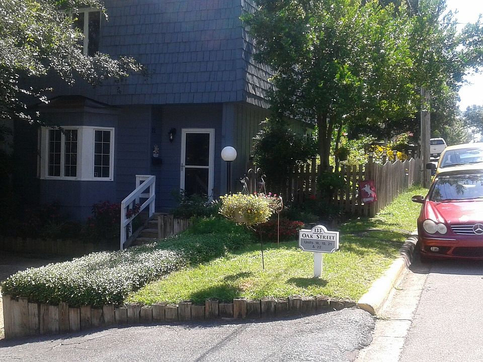 1st image of 133 Oak St APT 22