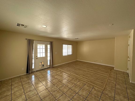 4th image of 4925 Drifting Pebble St