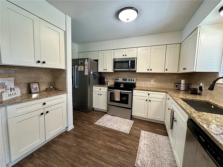 1213 Montreal Dr — Photo 13