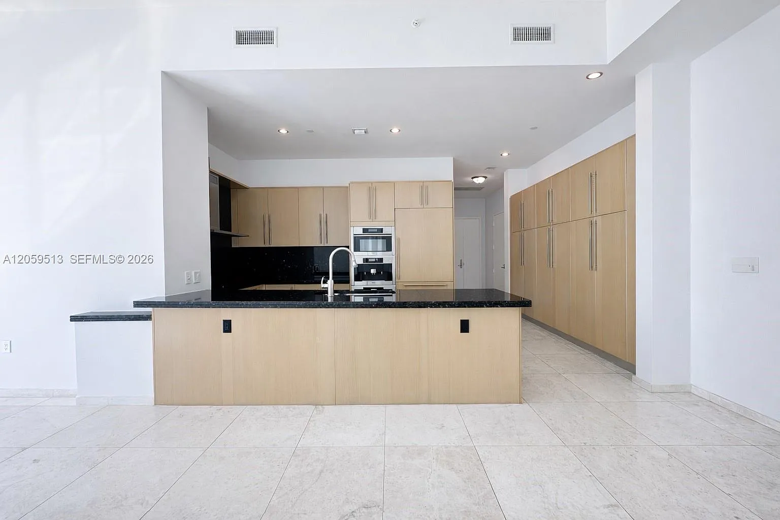 Asia Condo — Photo 3