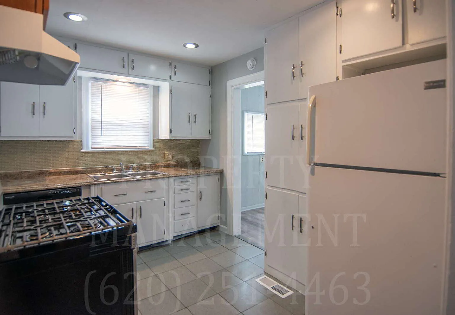 3 bed, 1.0 bath, 1028 sqft, $1,100 — Photo 4
