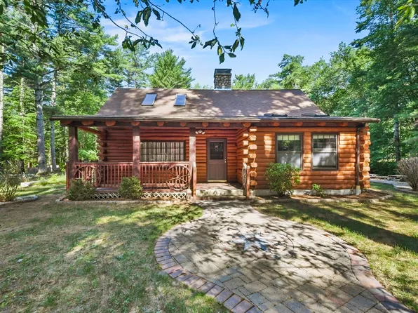 135 Pine St, Rochester, MA 02770