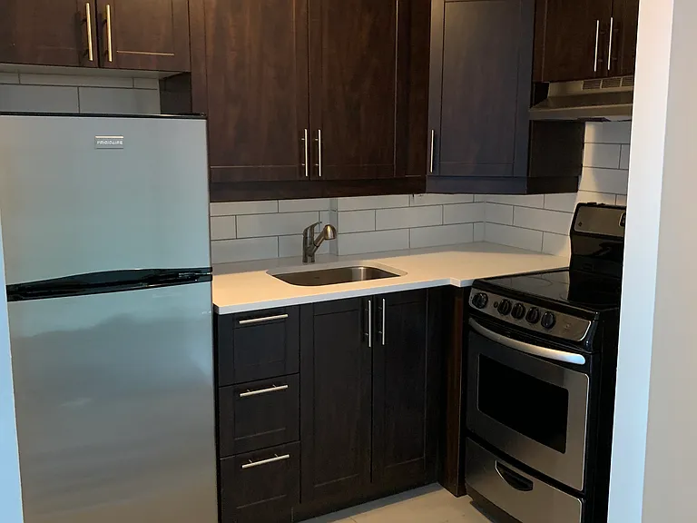 99 Cartier St — Photo 18