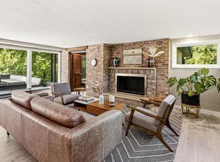 857 E Glenbrook ROAD, Bayside, WI 53217