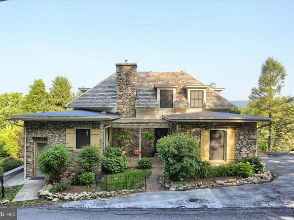 7 Hillside Rd, Dauphin, PA 17018