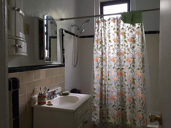 4th image of 2445 28th St APT 31