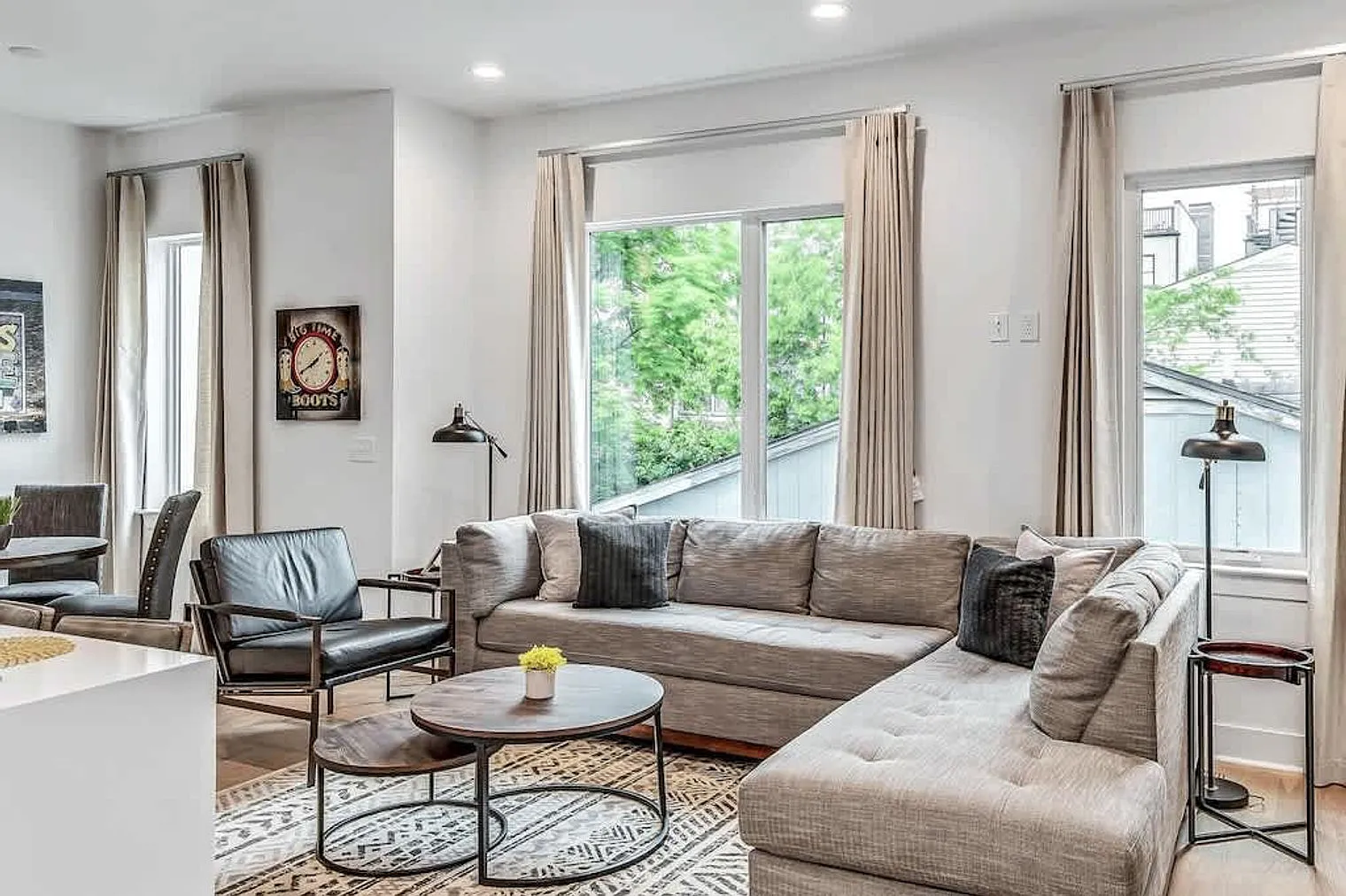 4 bed, 4.0 bath, 2206 sqft, $8,661 — Photo 1
