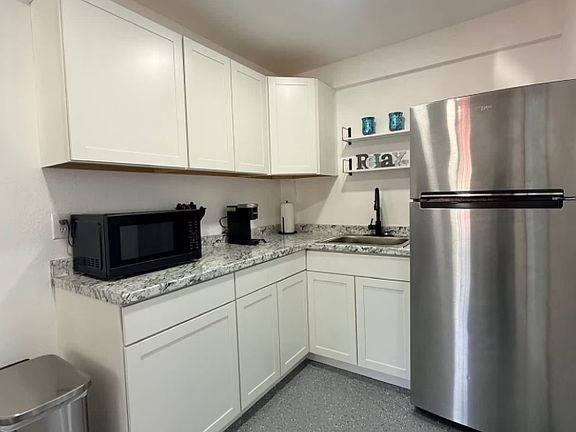 3rd image of 2131 1/2 King Ave #C