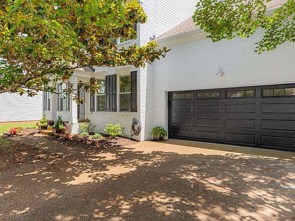 3rd image of 105 Blossom Ct