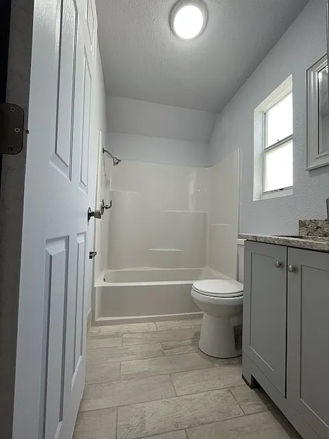 2 bed, 647 sqft, $1,200 — Photo 3