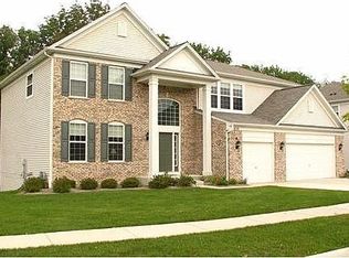 820 Blue Ridge Dr, Streamwood, IL 60107