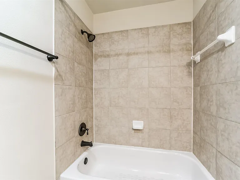 1117 Saint Agnes St #E — Photo 11