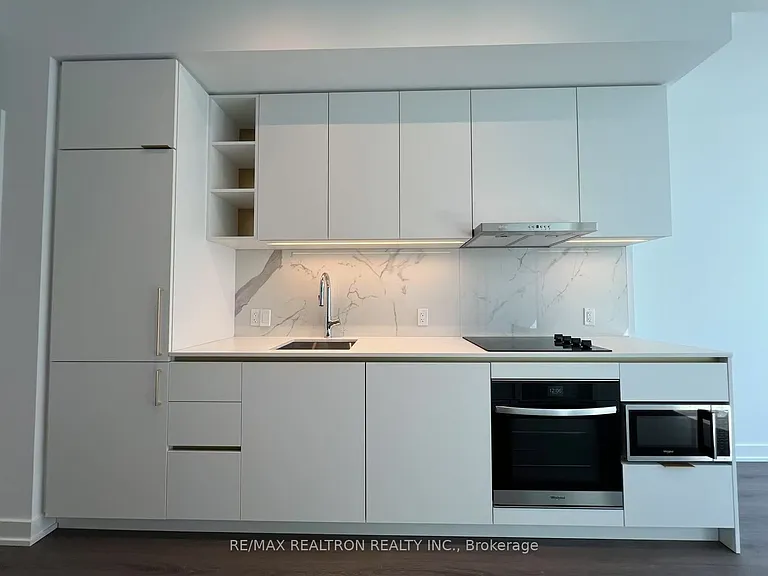 8 Wellesley St W #3202 — Photo 5