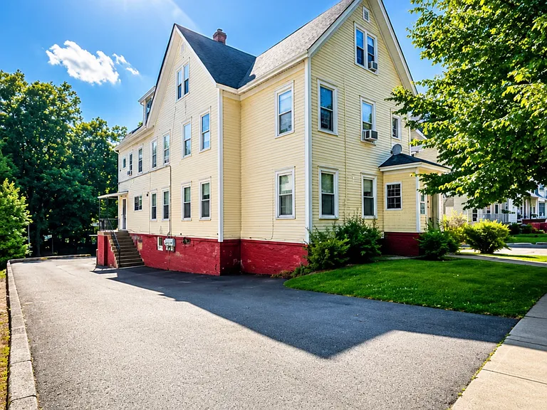 638 Pleasant St #1 — Photo 9