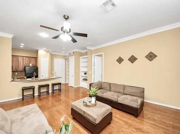 2400 McCue Rd APT 118, Houston, TX 77056