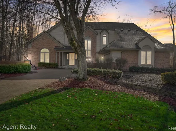 38655 Cedarbrook Ct, Farmington Hills, MI 48331