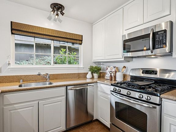 4th image of 621 Nevada Street