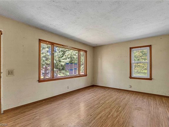 2nd image of 36913 Chestnut Ridge Rd