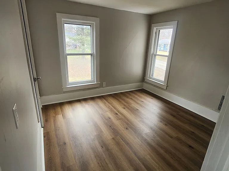 4704 Grandview Park — Photo 3